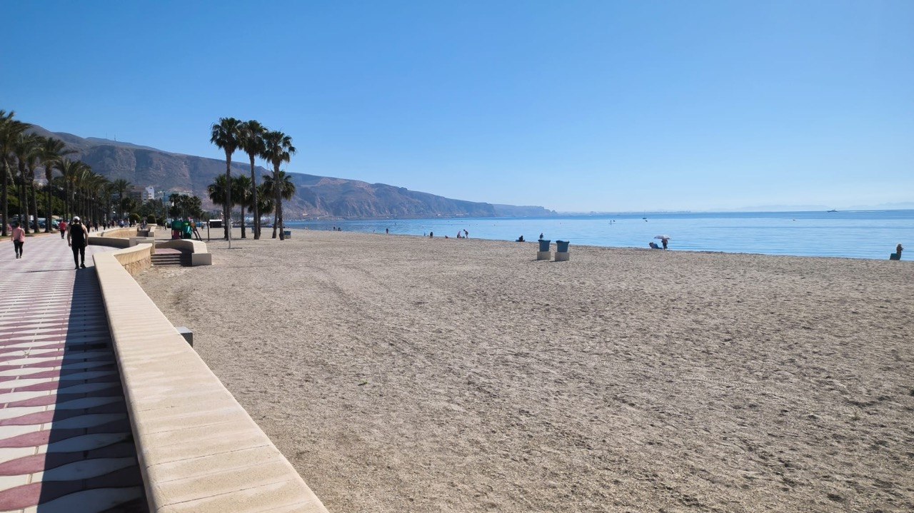 Playa de Aguadulce en Almería