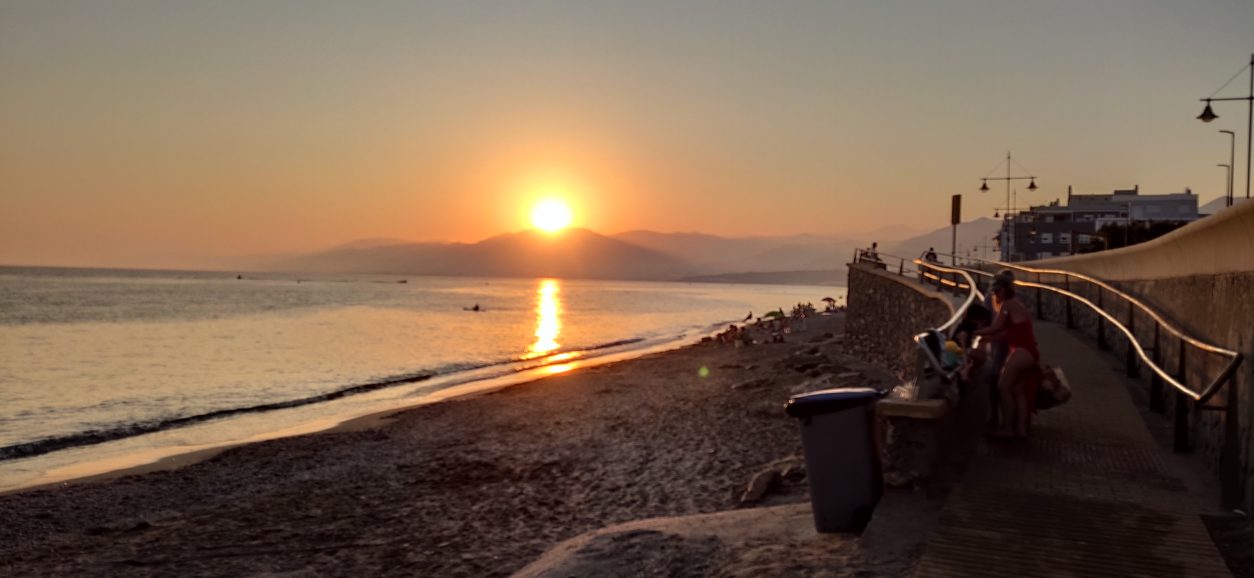 Playa de Balerma al atardecer en Almería