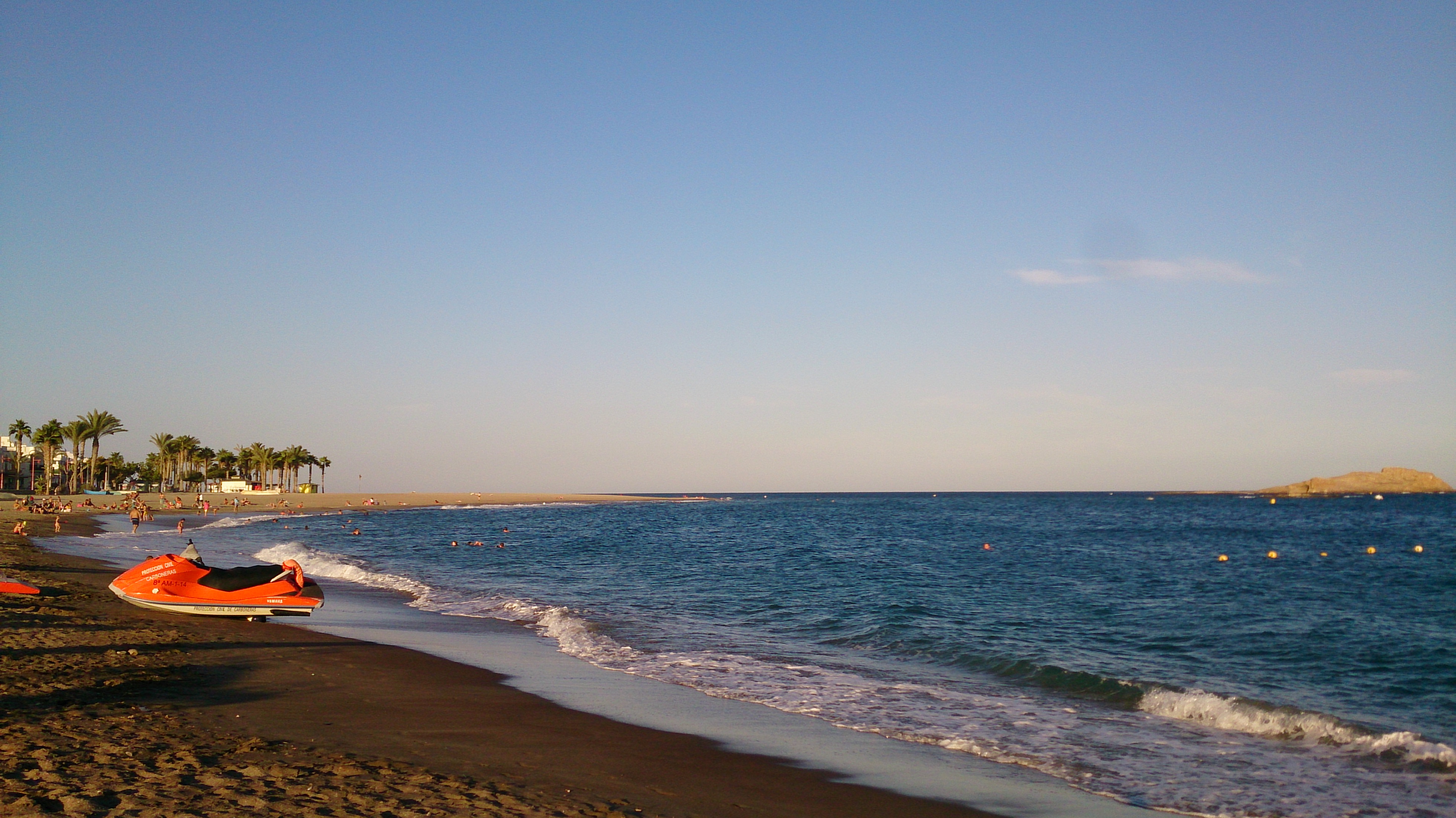 Playa de Carboneras al atardecer en Almería